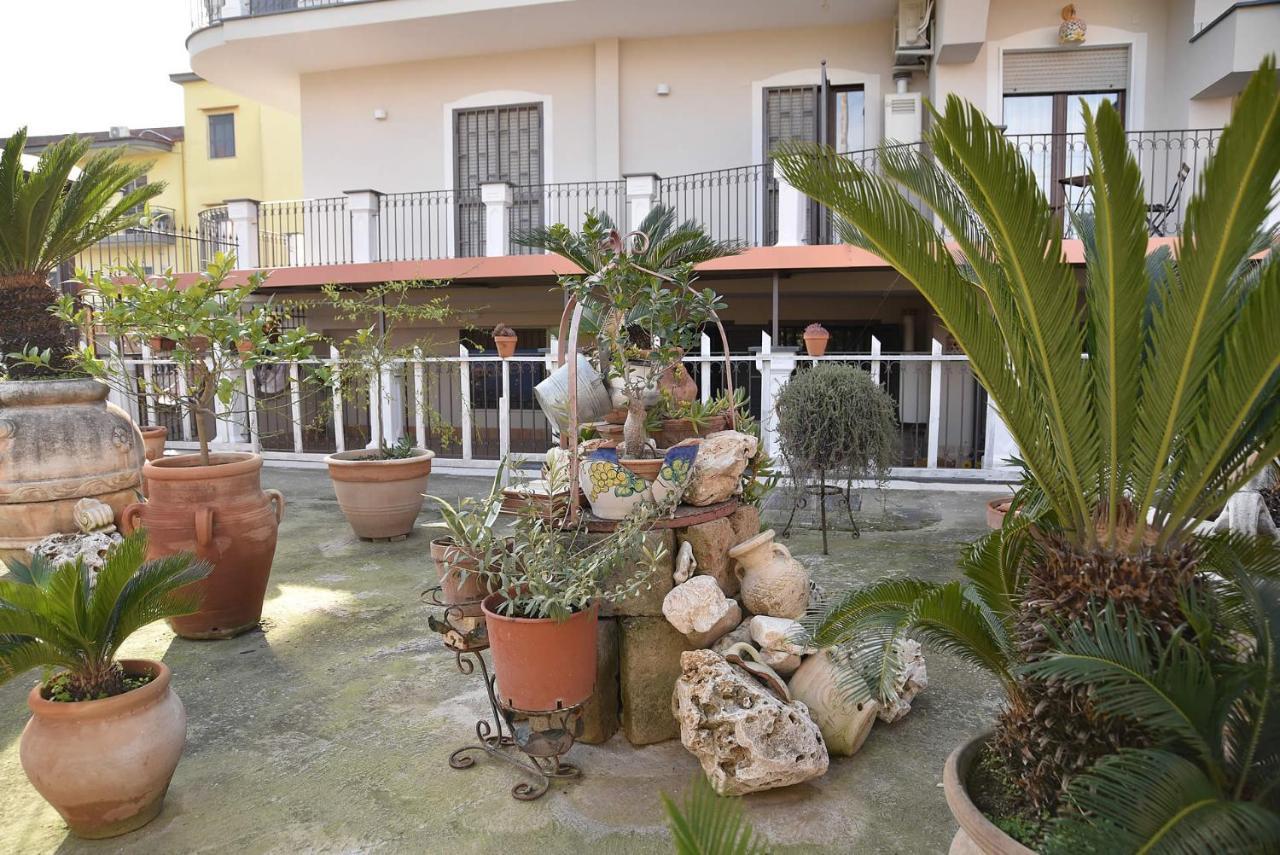 B&B Le Cycas Castellammare di Stabia Exterior foto